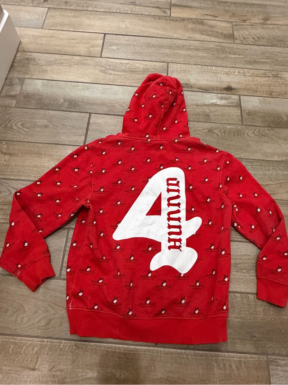 4Hunnid pullover hoodie white "4" graphic with "Hunnid" branding on the back Med